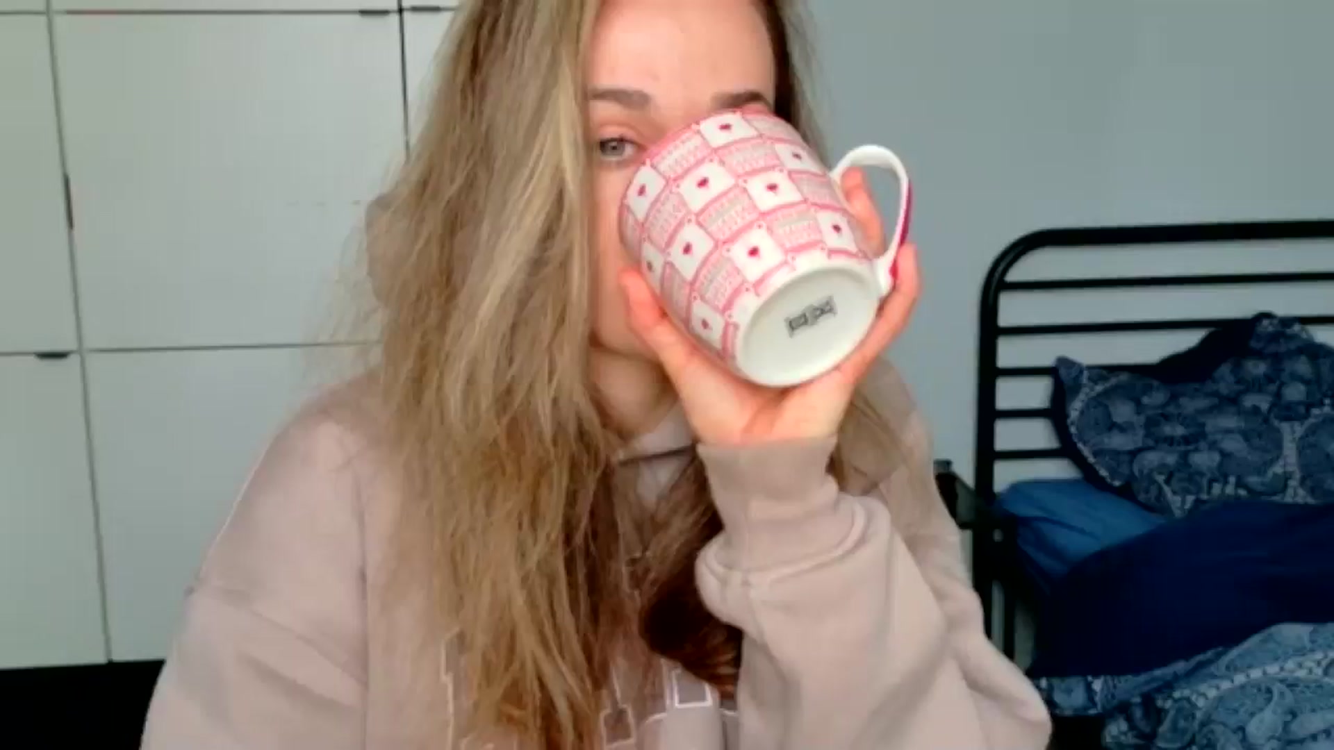 Gallery image thumbnail from Mmminnie's myfreecams stream on, 04/15/2026, 12:26 image 20 of 20