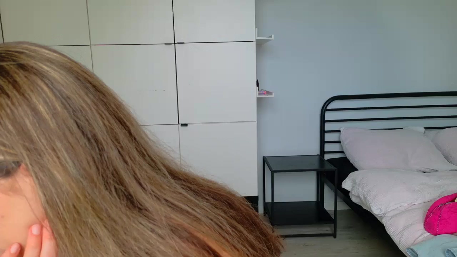 Gallery image thumbnail from Mmminnie's myfreecams stream on, 04/17/2026, 12:54 image 1 of 20