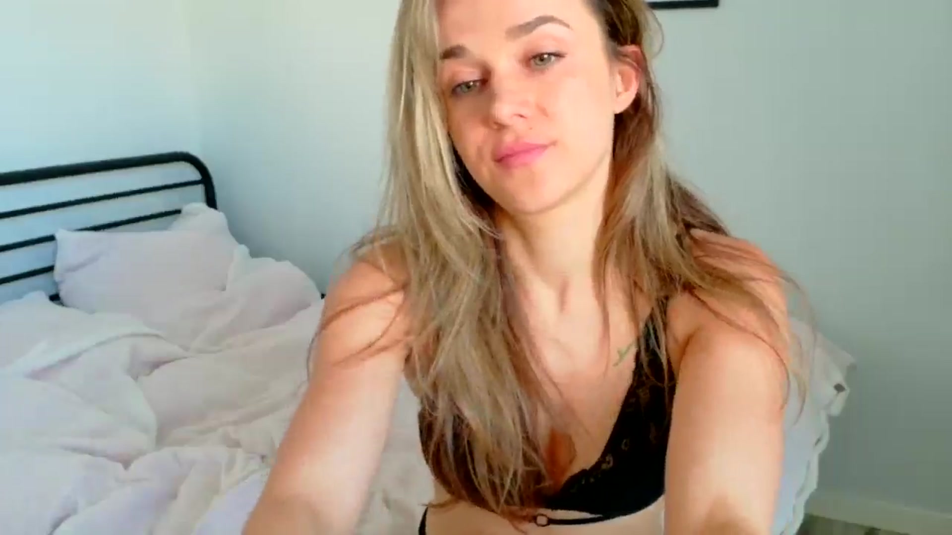 Gallery image thumbnail from Mmminnie's myfreecams stream on, 04/21/2026, 13:41 image 19 of 20