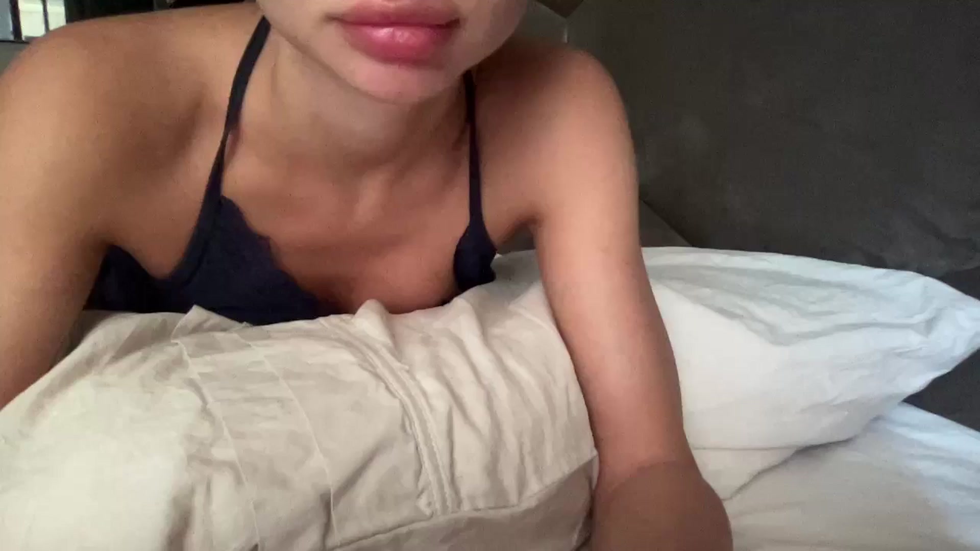 Gallery image thumbnail from Mmmmmarie's myfreecams stream on, 07/14/2024, 10:11 image 1 of 20