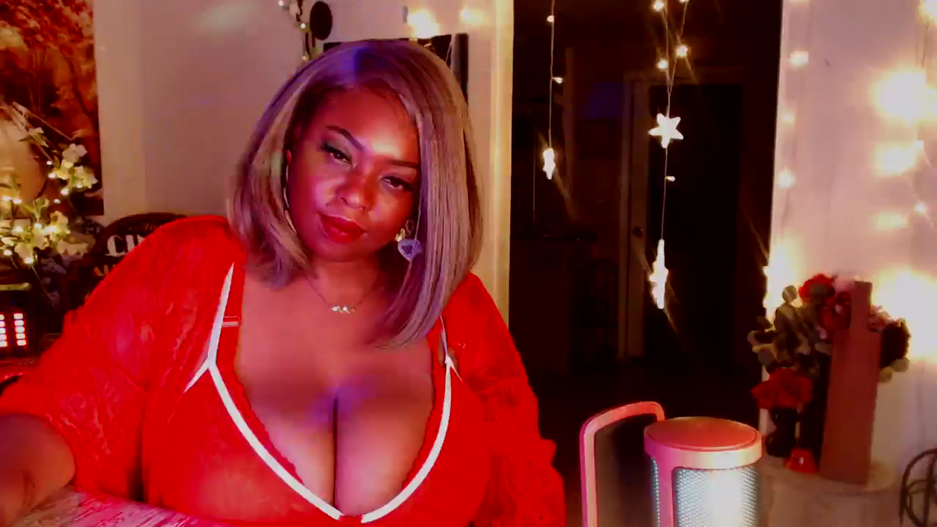 Gallery image thumbnail from MochaMona's myfreecams stream on, 06/26/2024, 08:31 image 16 of 20