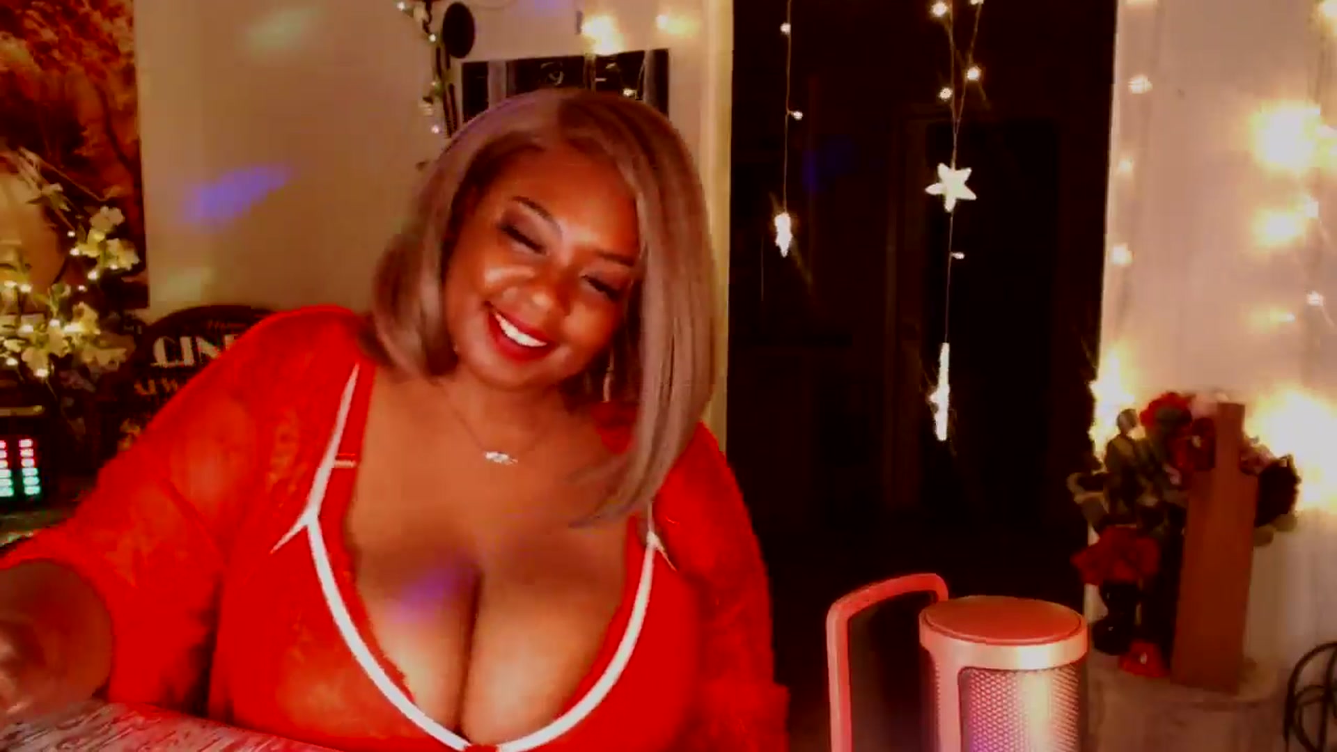 Gallery image thumbnail from MochaMona's myfreecams stream on, 06/26/2024, 08:31 image 10 of 20