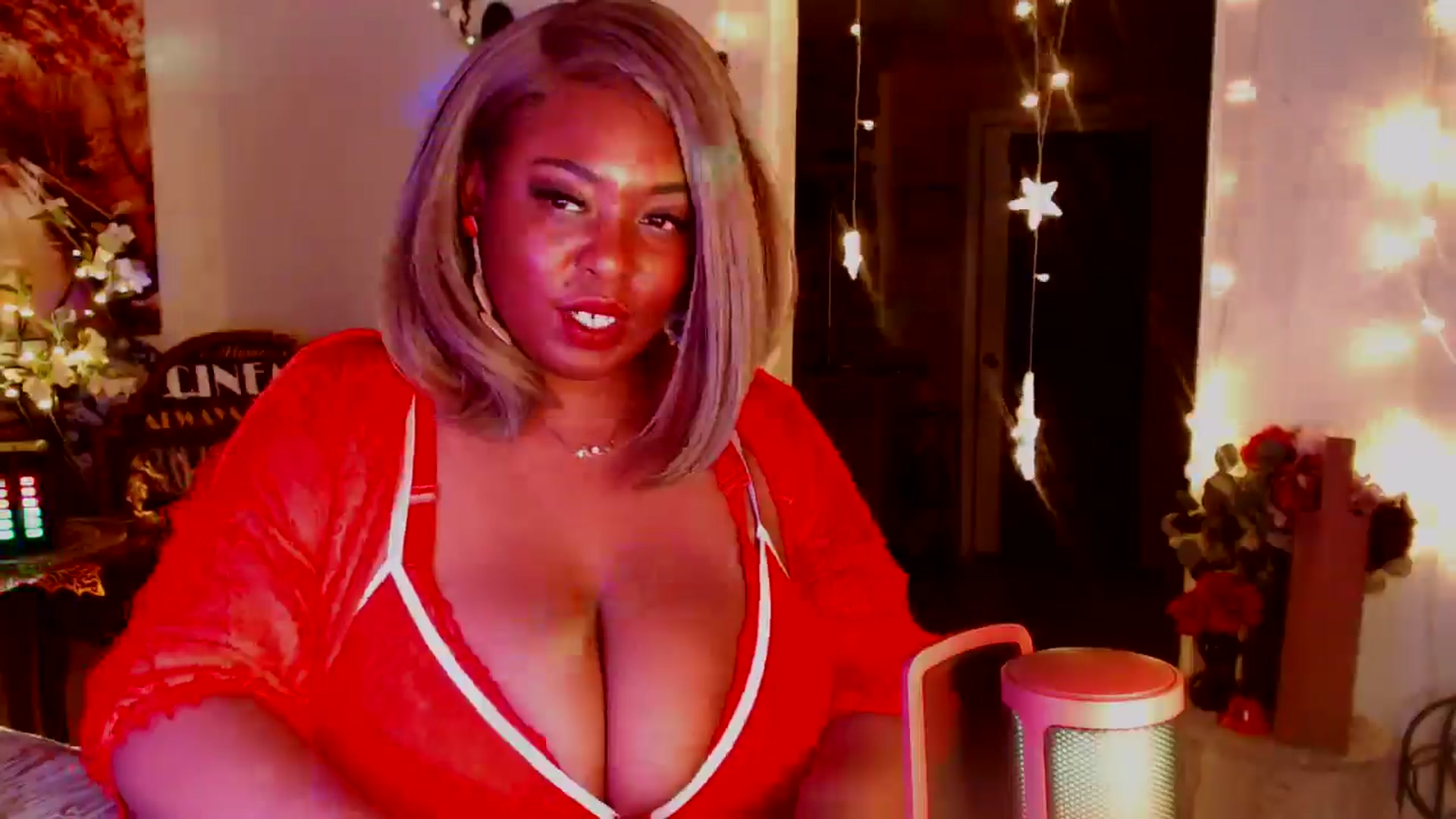 Gallery image thumbnail from MochaMona's myfreecams stream on, 06/26/2024, 08:31 image 18 of 20
