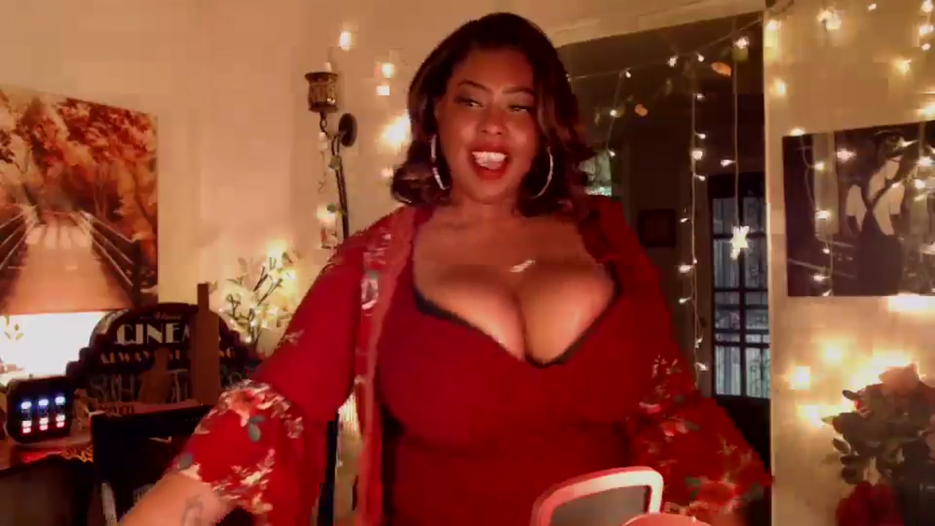 Gallery image thumbnail from MochaMona's myfreecams stream on, 08/05/2024, 12:02 image 10 of 20