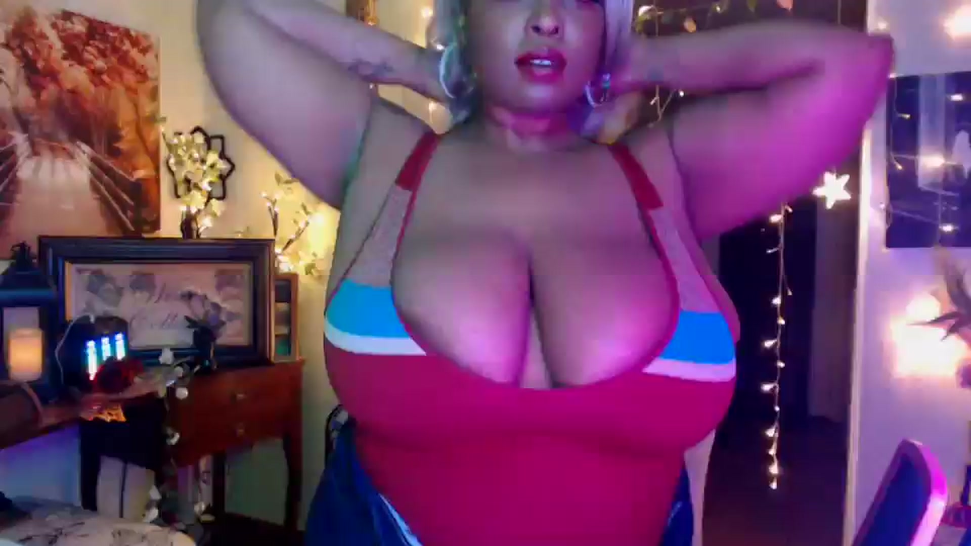 Gallery image thumbnail from MochaMona's myfreecams stream on, 10/01/2024, 09:22 image 16 of 20