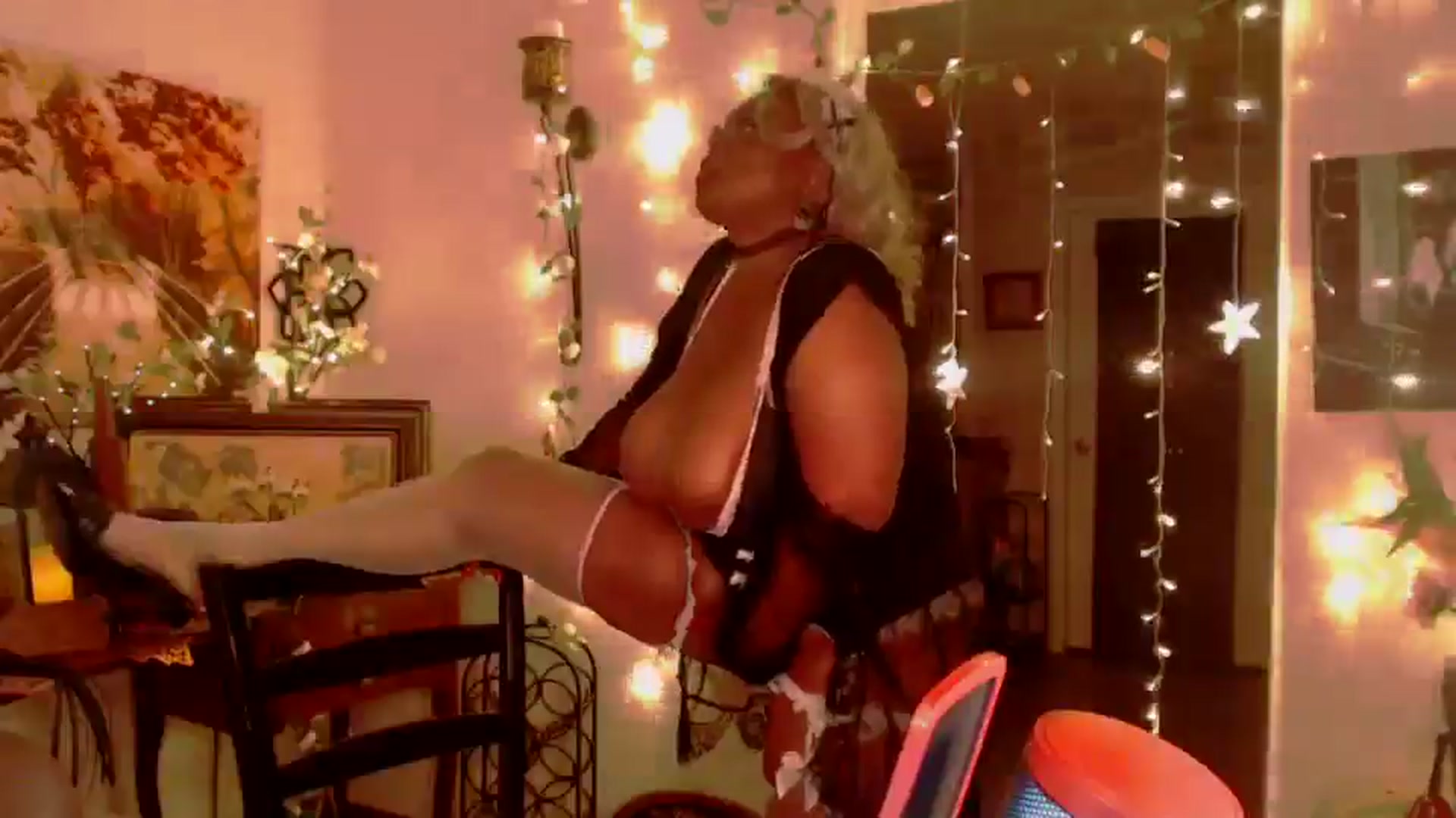 Gallery image thumbnail from MochaMona's myfreecams stream on, 10/04/2024, 08:20 image 5 of 20