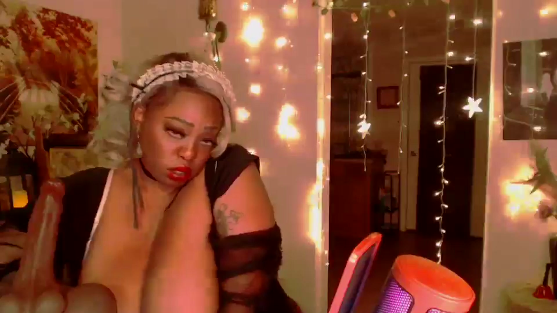 Gallery image thumbnail from MochaMona's myfreecams stream on, 10/04/2024, 09:10 image 3 of 20