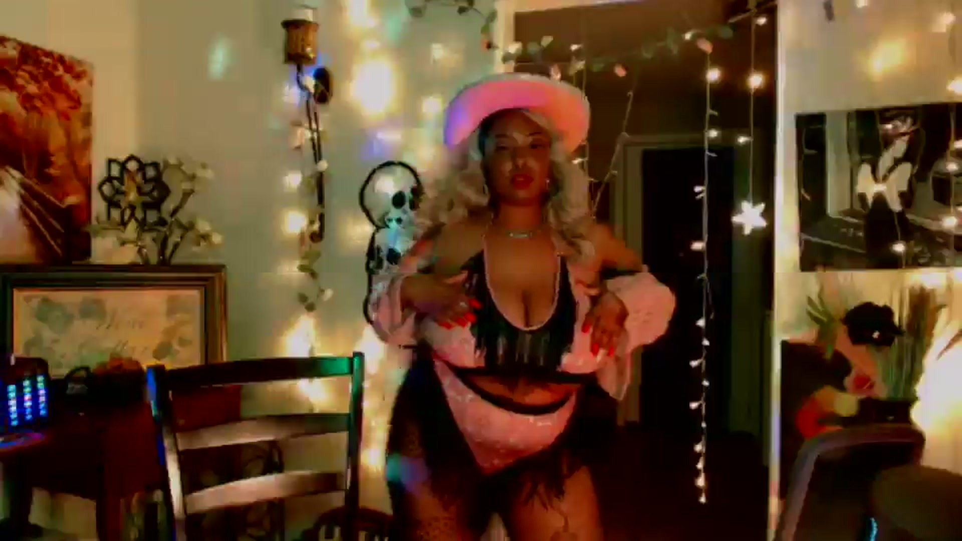 Gallery image thumbnail from MochaMona's myfreecams stream on, 10/31/2024, 11:16 image 14 of 20
