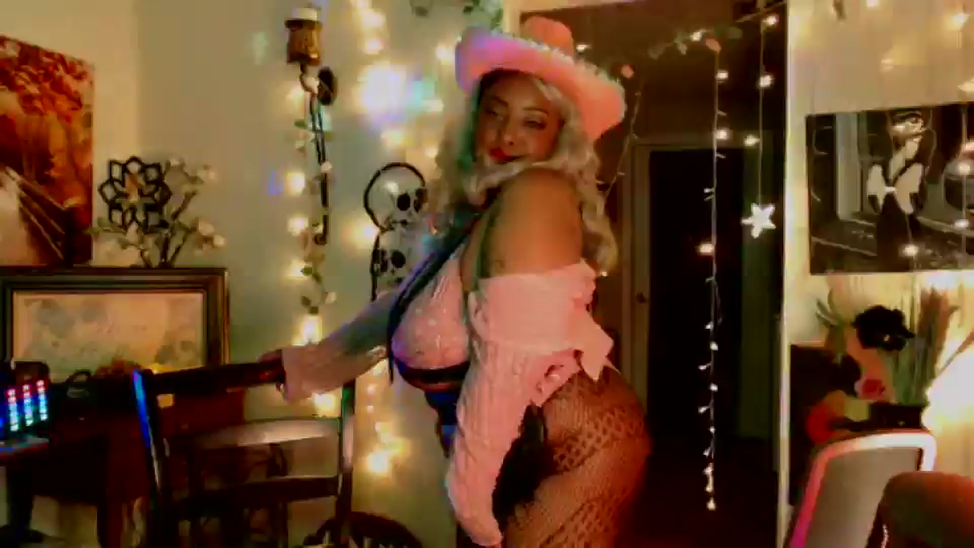 Gallery image thumbnail from MochaMona's myfreecams stream on, 10/31/2024, 11:16 image 6 of 20
