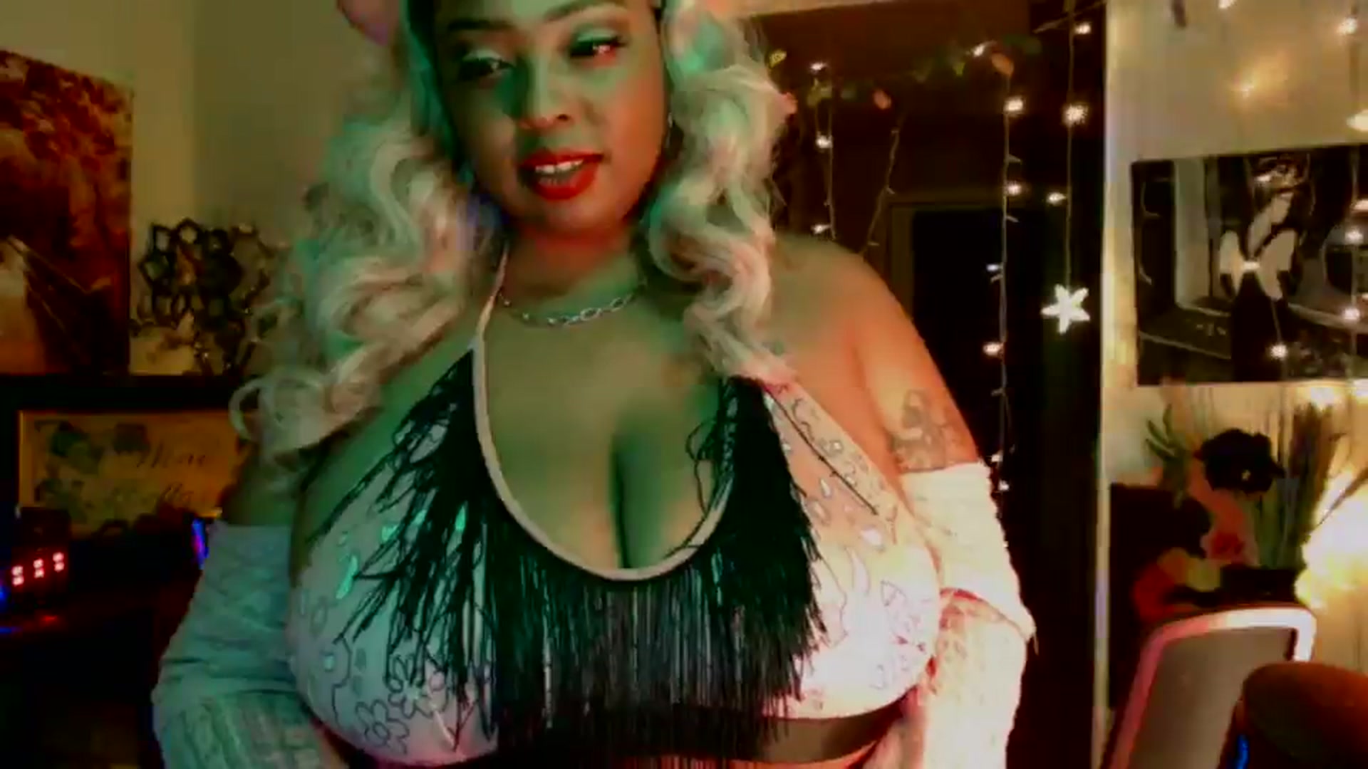 Gallery image thumbnail from MochaMona's myfreecams stream on, 10/31/2024, 11:16 image 9 of 20