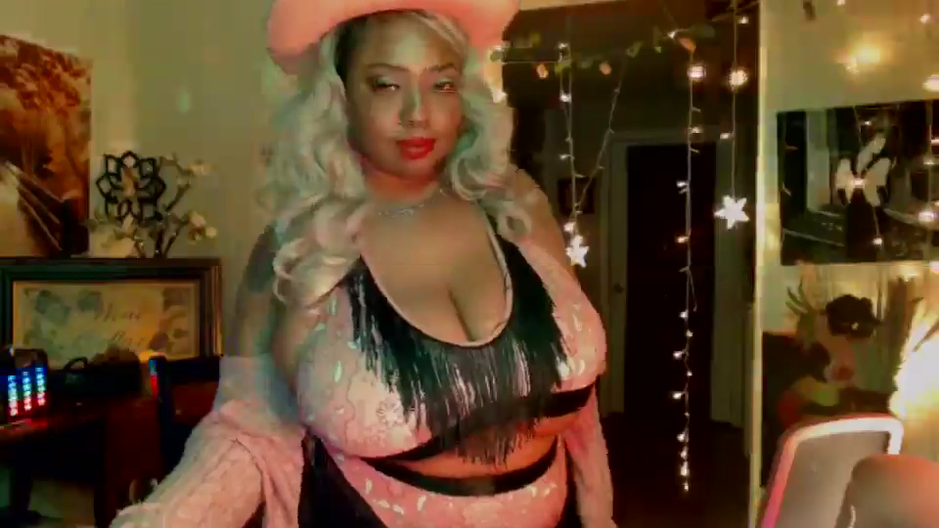 Gallery image thumbnail from MochaMona's myfreecams stream on, 10/31/2024, 11:16 image 13 of 20