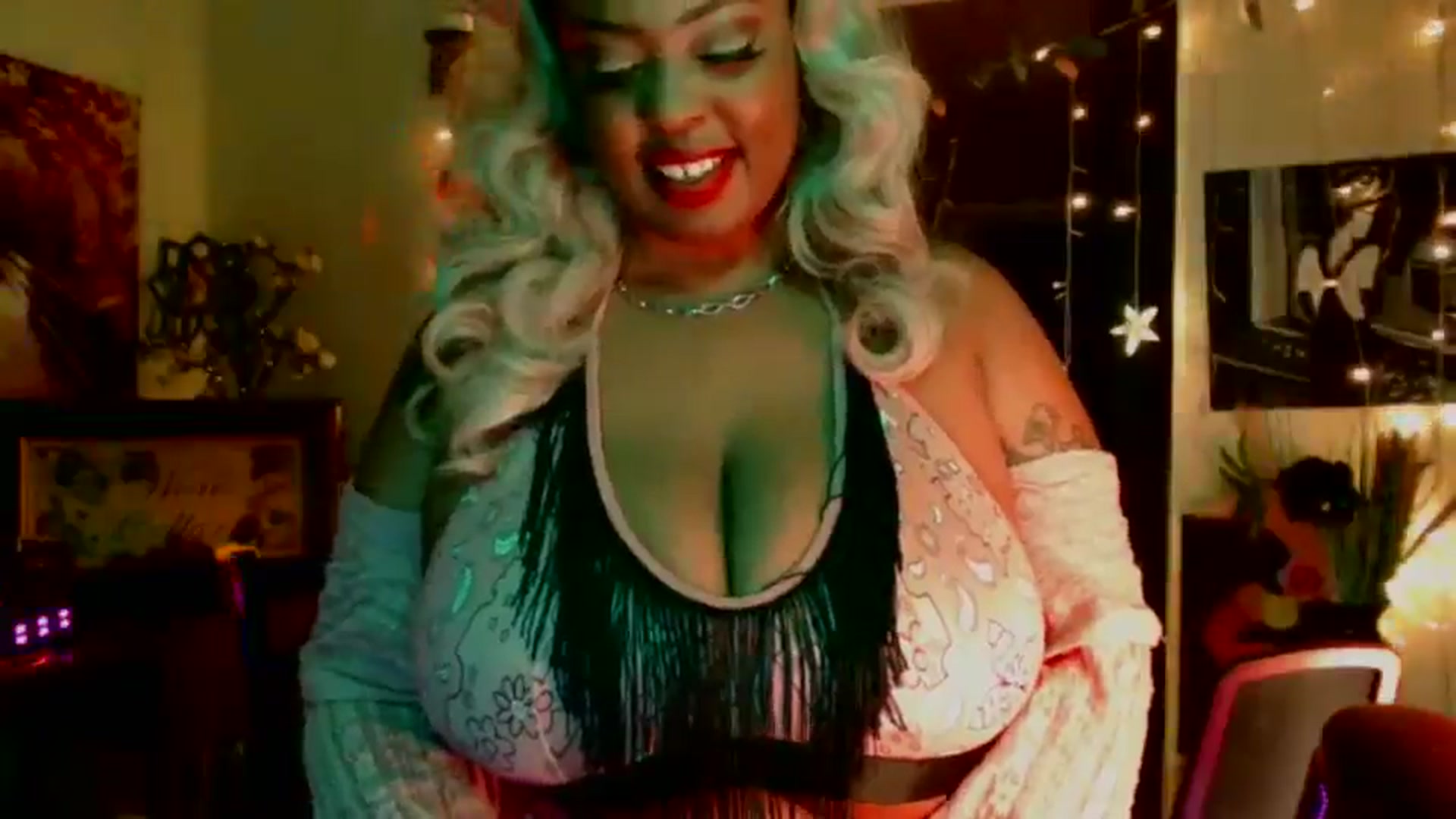 Gallery image thumbnail from MochaMona's myfreecams stream on, 10/31/2024, 11:16 image 10 of 20