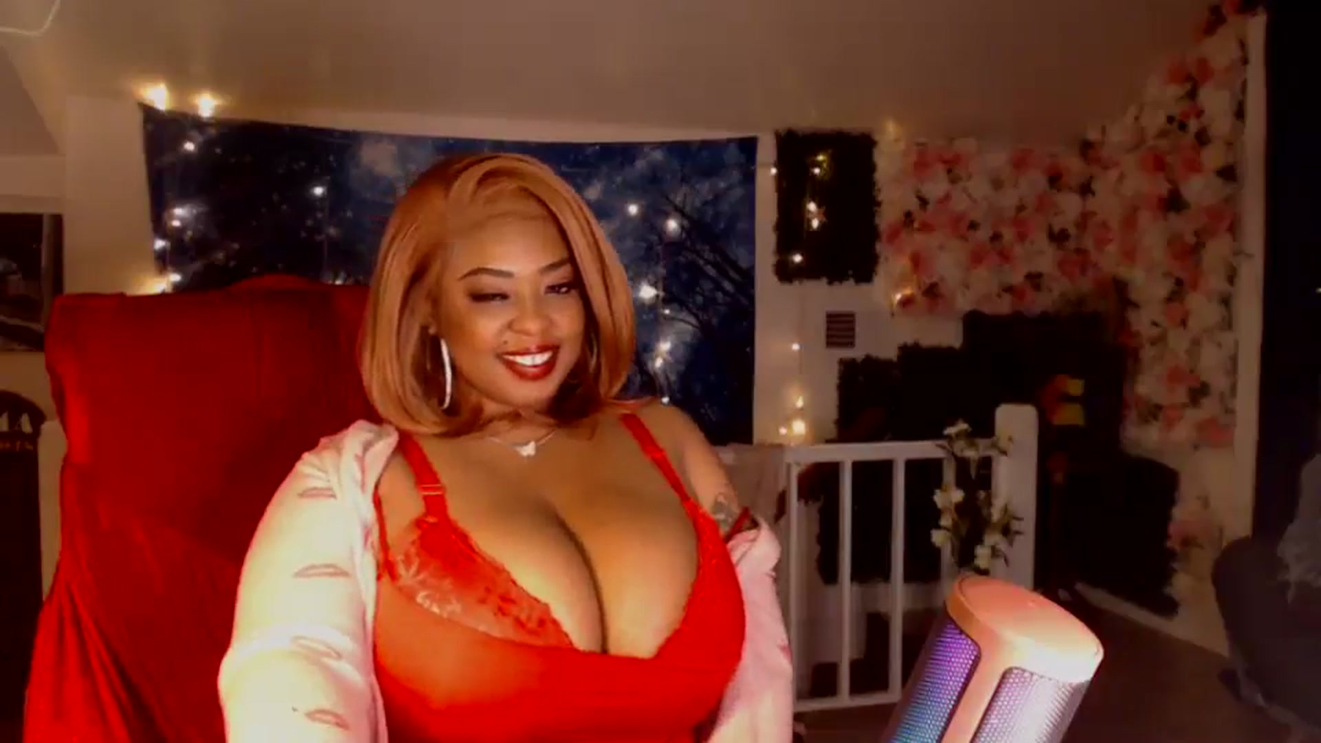 Gallery image thumbnail from MochaMona's myfreecams stream on, 03/14/2025, 10:32 image 20 of 20