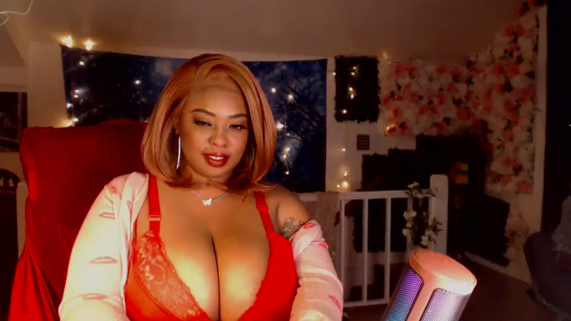 Gallery image thumbnail from MochaMona's myfreecams stream on, 03/14/2025, 10:32 image 16 of 20