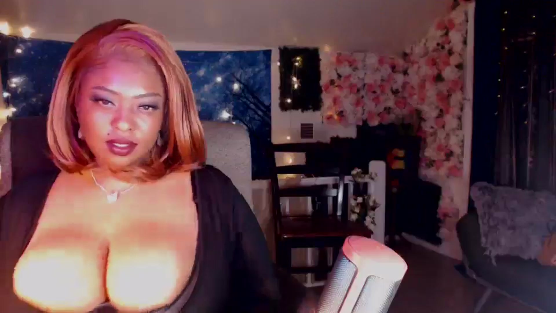 Gallery image thumbnail from MochaMona's myfreecams stream on, 03/15/2025, 11:55 image 16 of 20