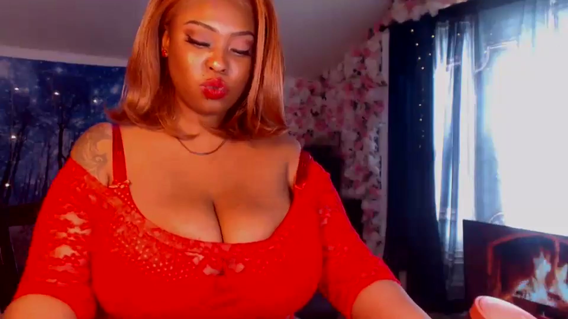 Gallery image thumbnail from MochaMona's myfreecams stream on, 03/22/2025, 15:37 image 6 of 20