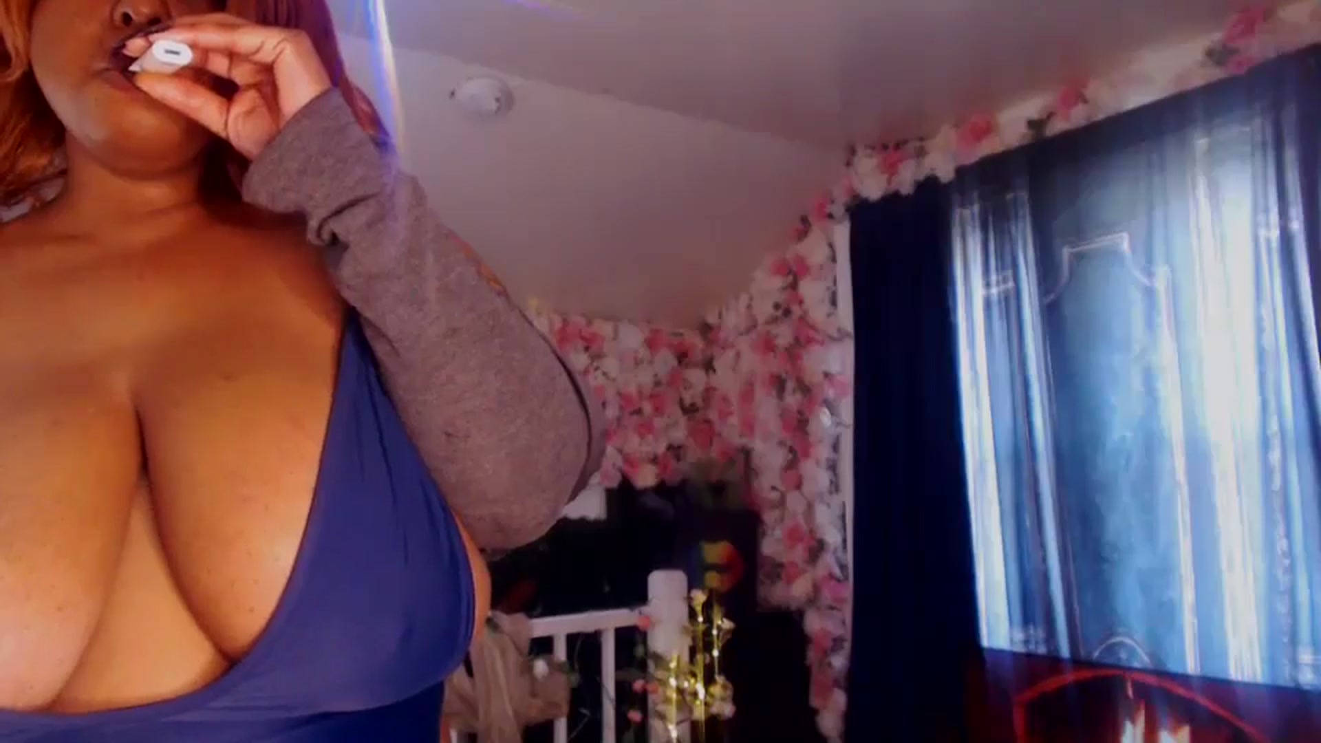 Gallery image thumbnail from MochaMona's myfreecams stream on, 03/25/2025, 17:33 image 15 of 20