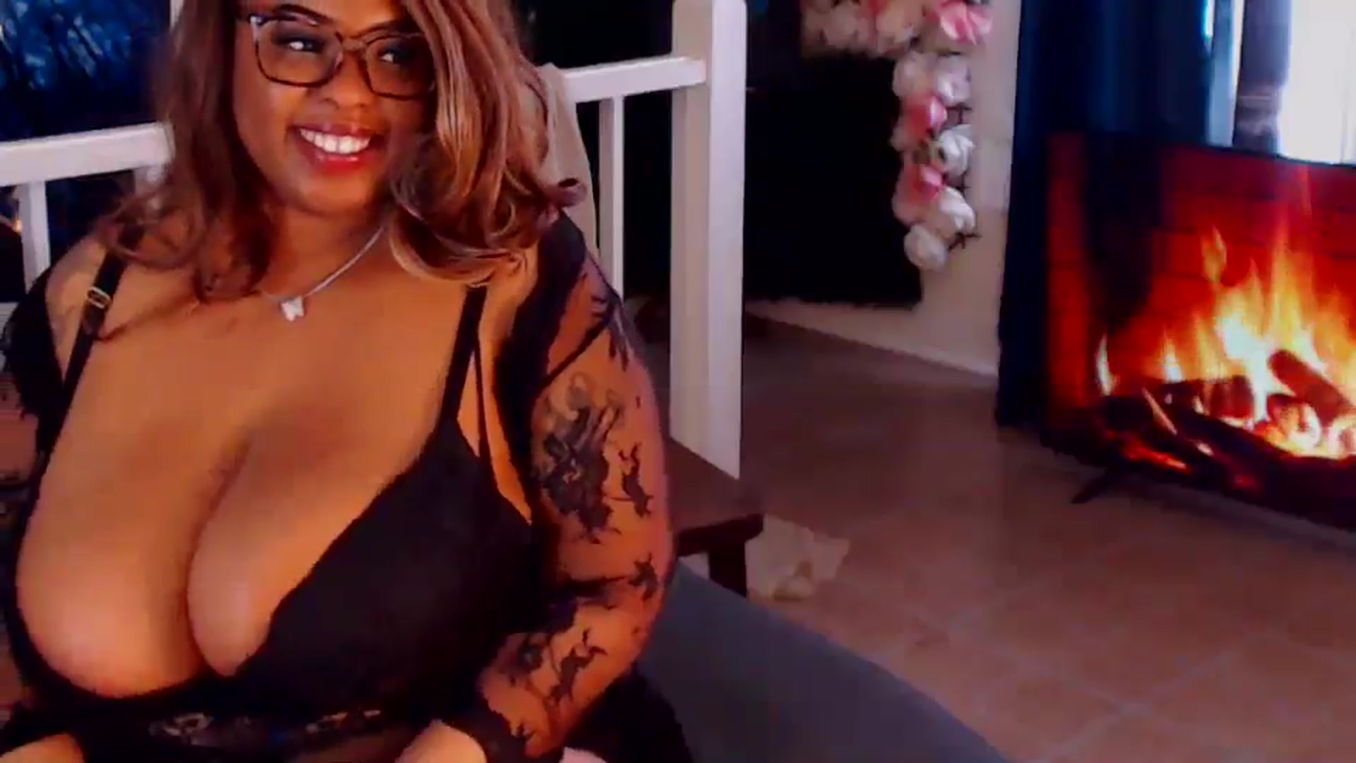 Gallery image thumbnail from MochaMona's myfreecams stream on, 04/08/2025, 13:52 image 10 of 20