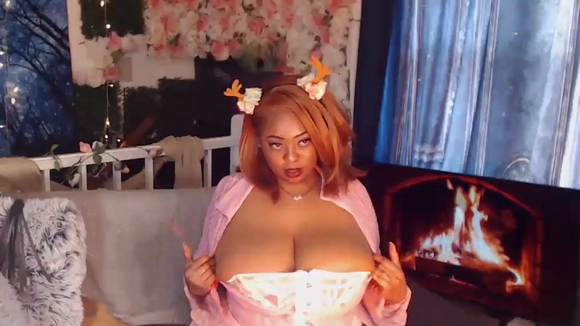 Gallery image thumbnail from MochaMona's myfreecams stream on, 05/08/2025, 16:18 image 7 of 20