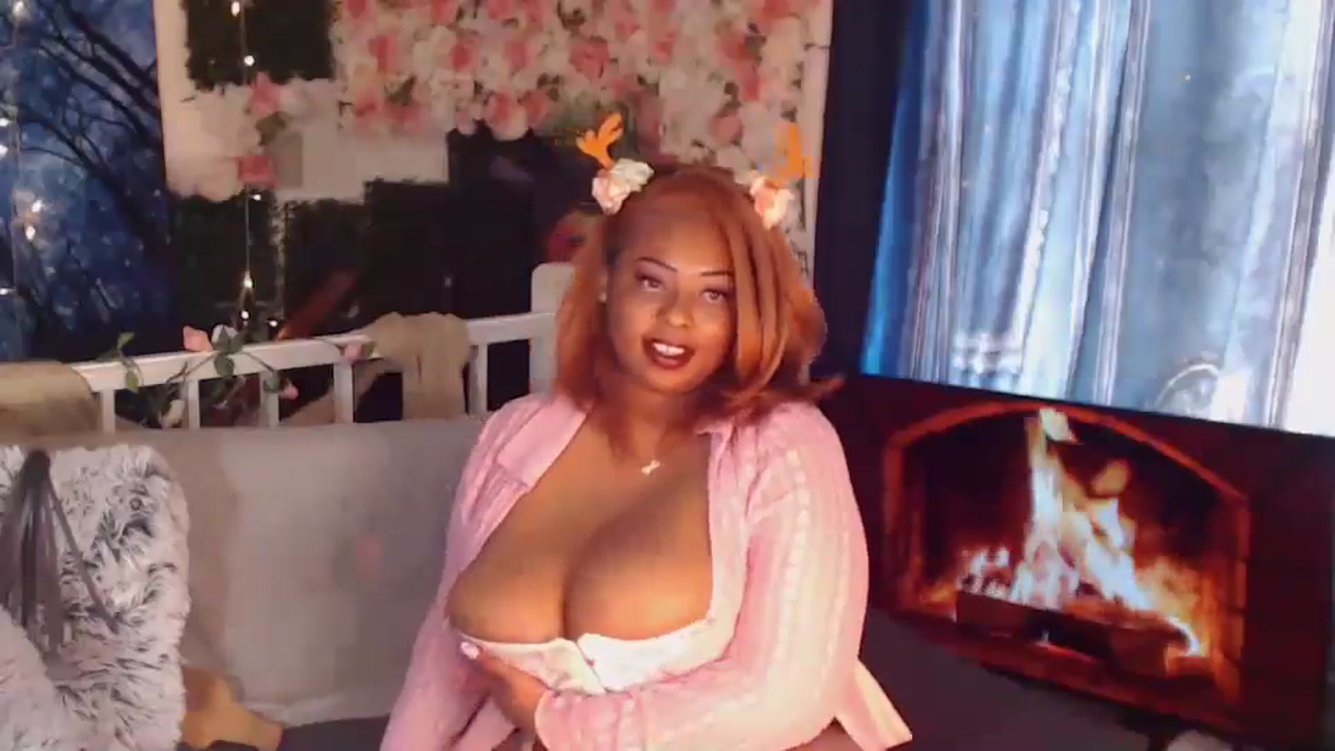 Gallery image thumbnail from MochaMona's myfreecams stream on, 05/08/2025, 16:18 image 11 of 20