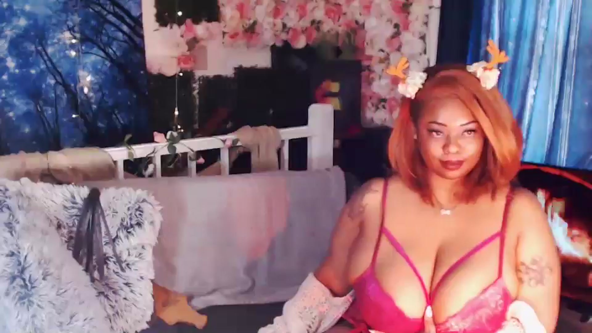 Gallery image thumbnail from MochaMona's myfreecams stream on, 05/08/2025, 17:23 image 11 of 20