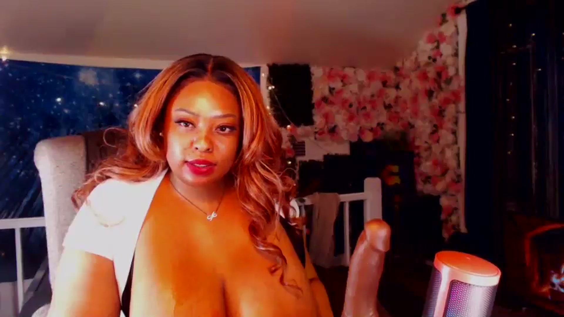 Gallery image thumbnail from MochaMona's myfreecams stream on, 05/12/2025, 10:33 image 20 of 20