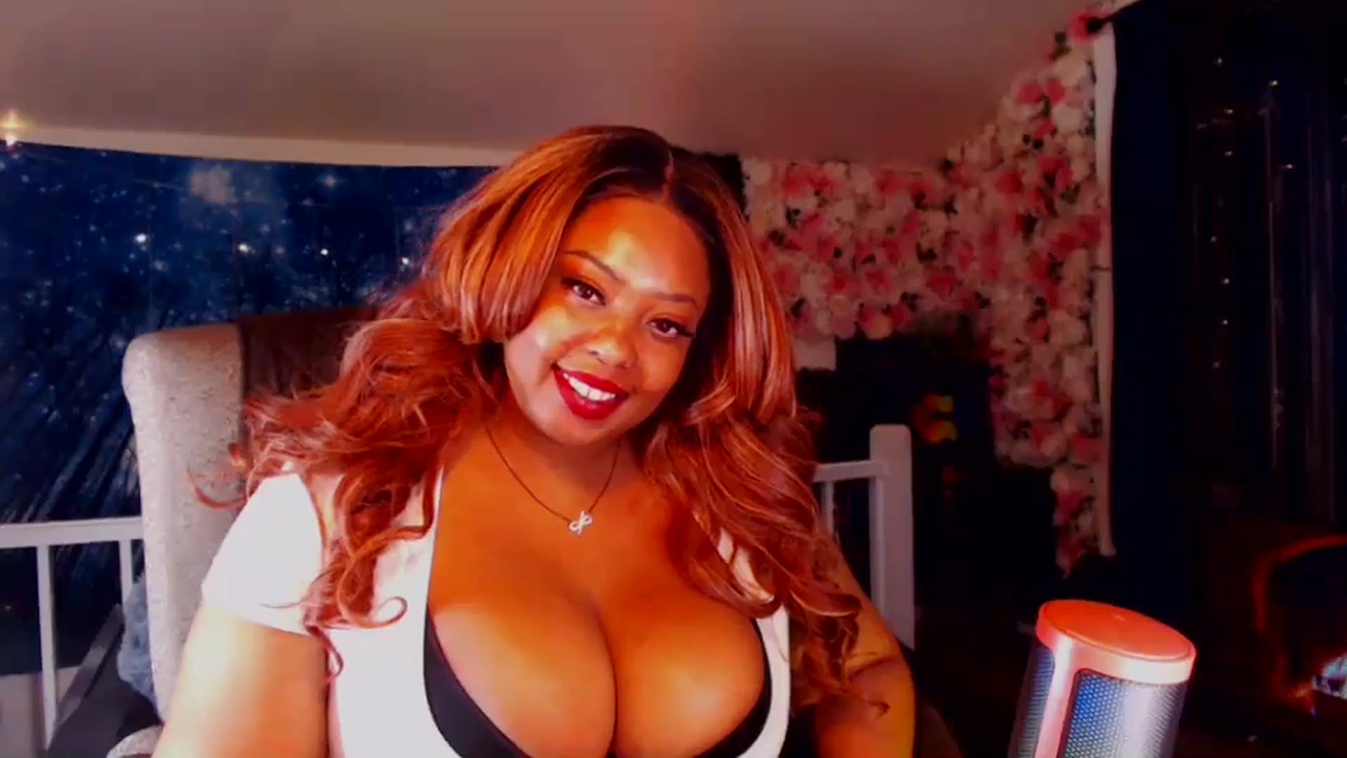 Gallery image thumbnail from MochaMona's myfreecams stream on, 05/12/2025, 10:33 image 6 of 20