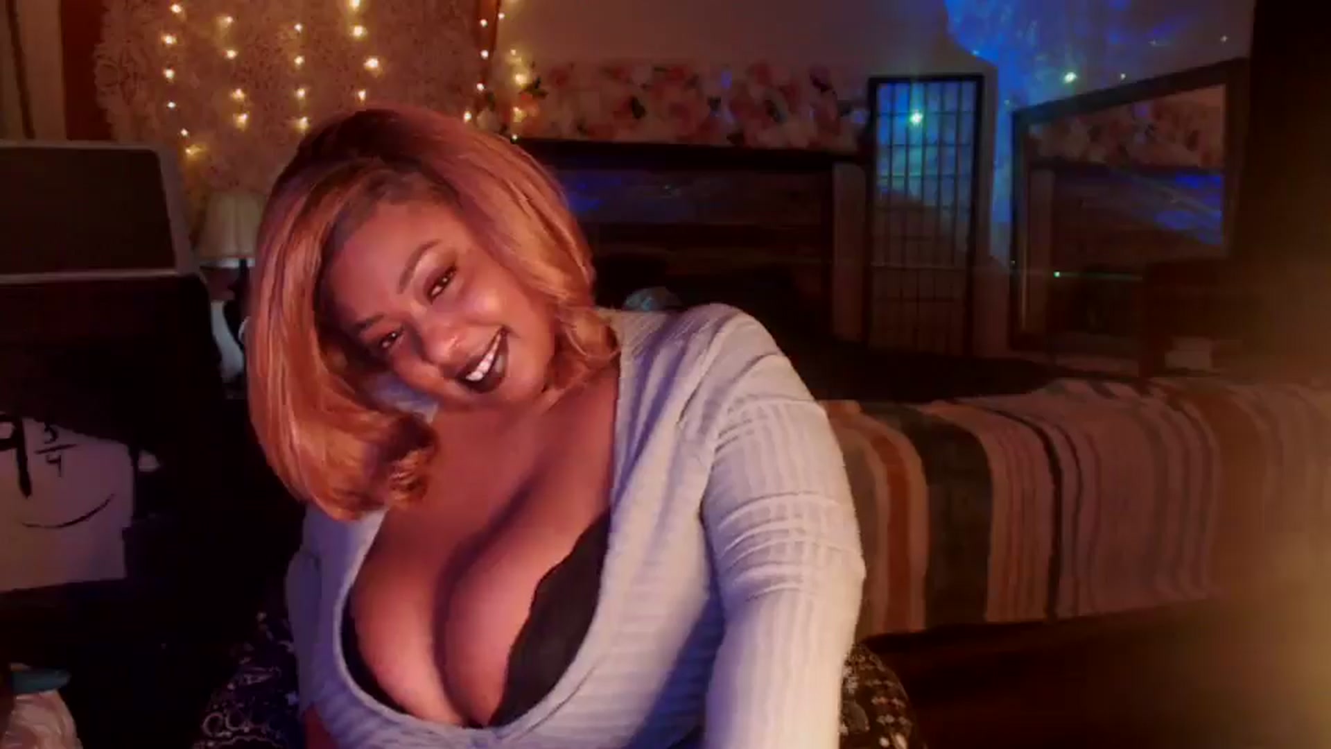 Gallery image thumbnail from MochaMona's myfreecams stream on, 08/05/2025, 10:00 image 14 of 20