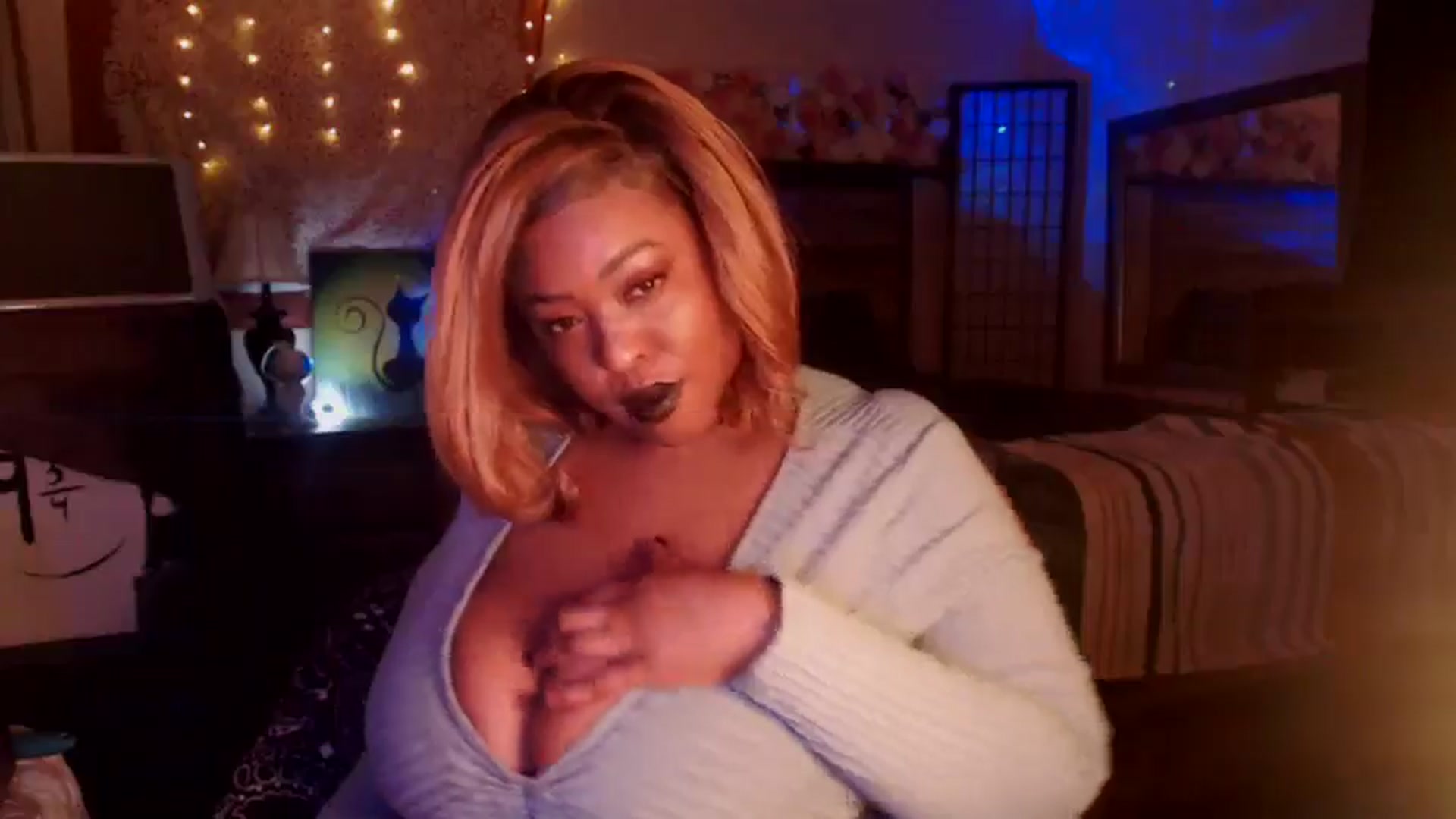 Gallery image thumbnail from MochaMona's myfreecams stream on, 08/05/2025, 10:00 image 11 of 20