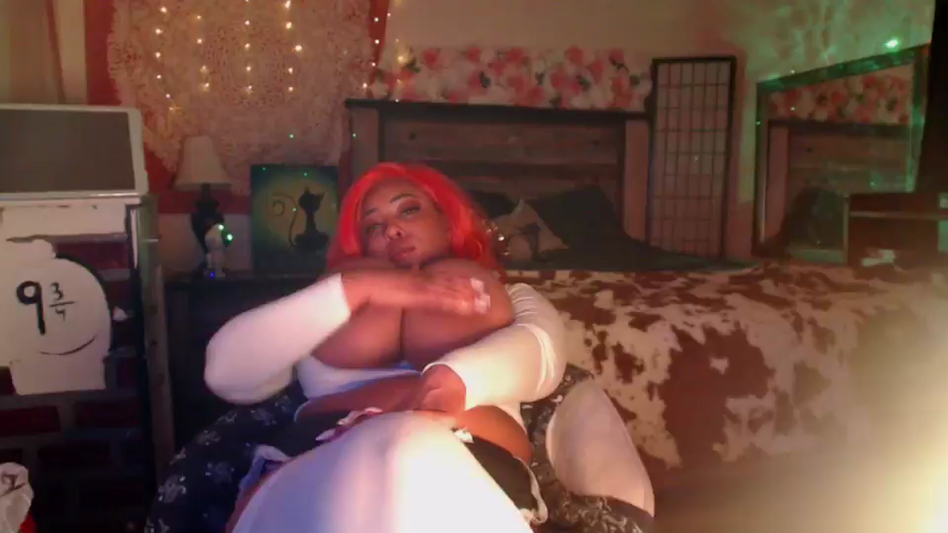 Gallery image thumbnail from MochaMona's myfreecams stream on, 08/08/2025, 09:15 image 1 of 20