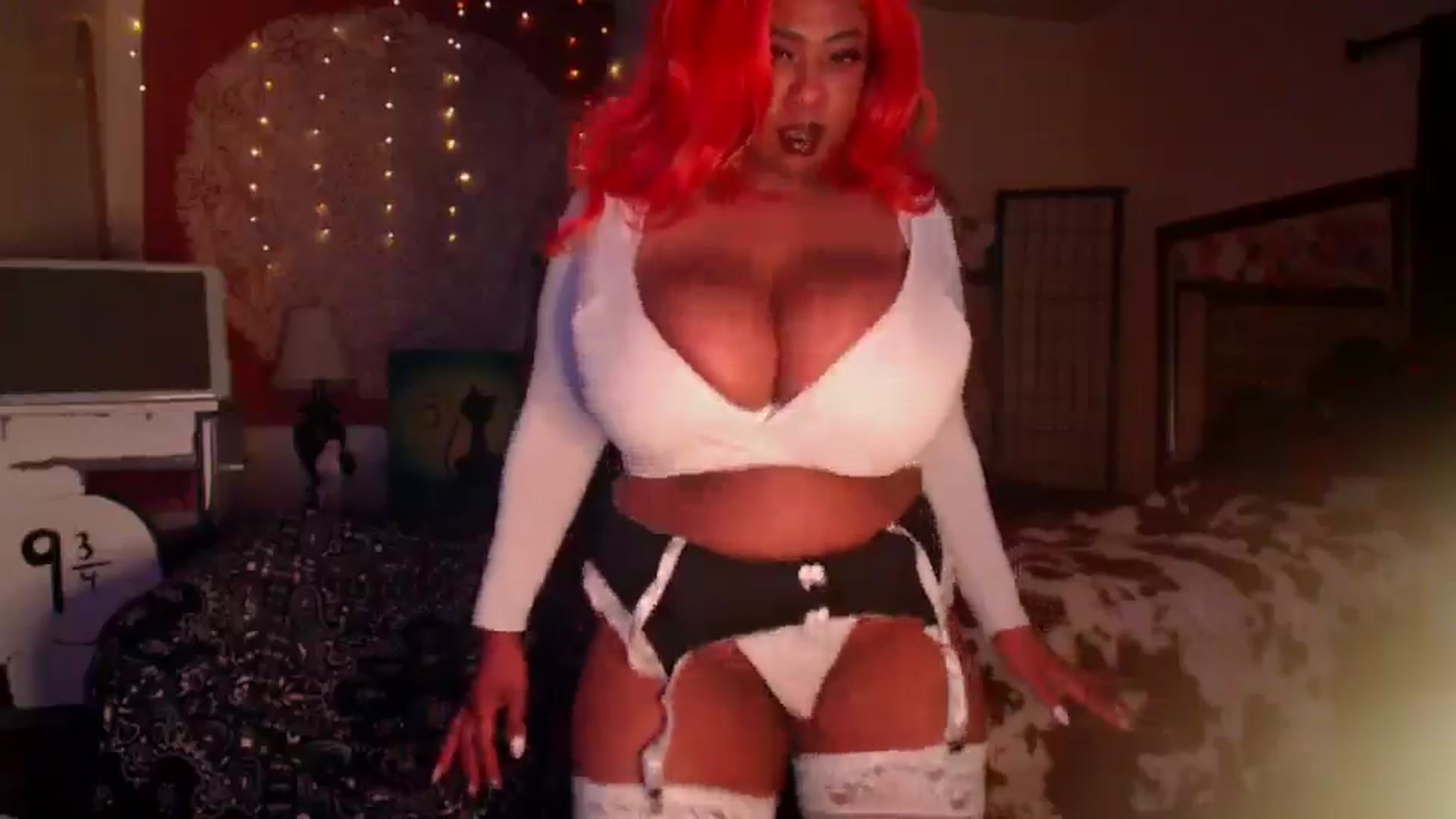 Gallery image thumbnail from MochaMona's myfreecams stream on, 08/08/2025, 10:30 image 16 of 20