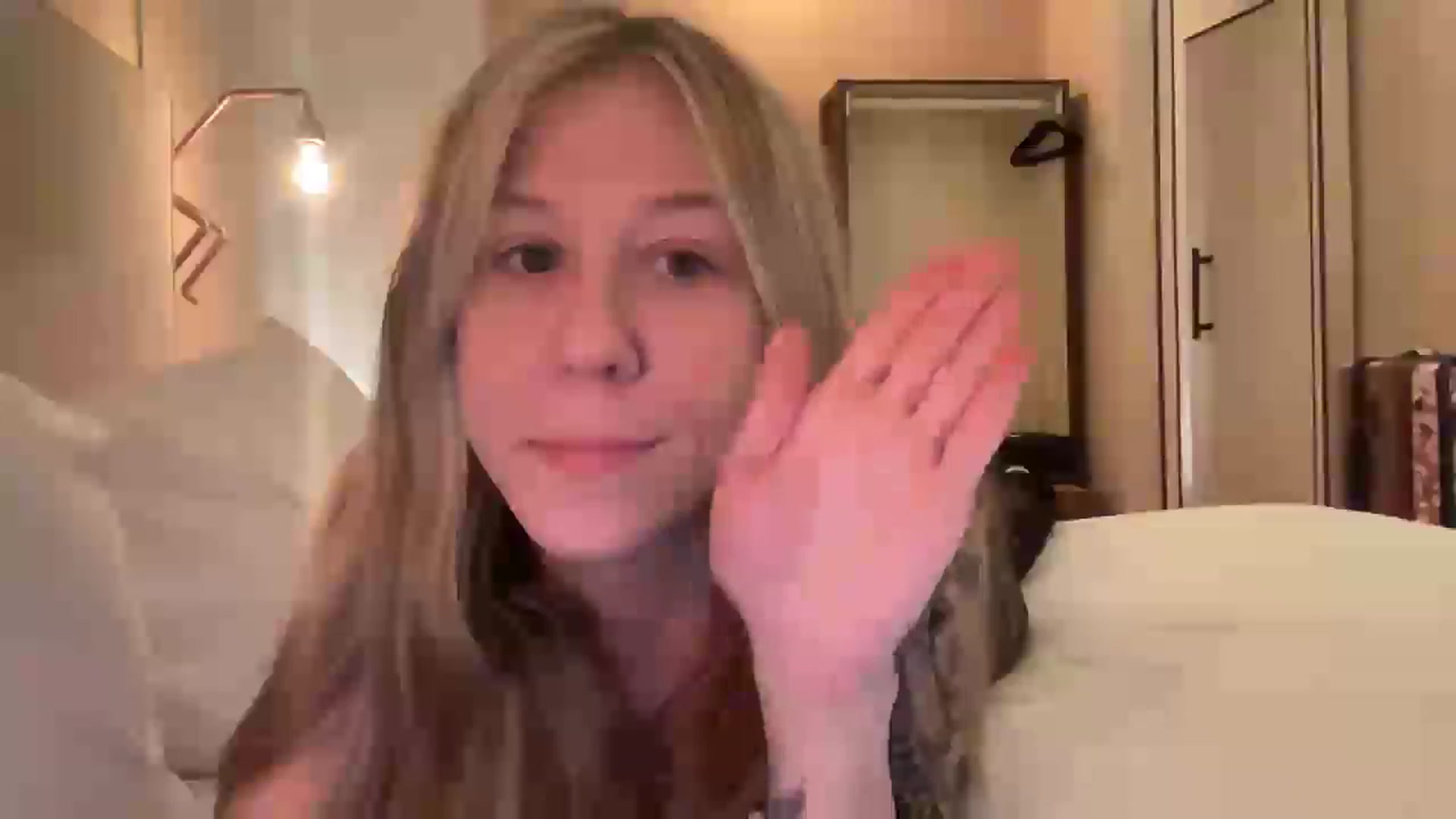 Gallery image thumbnail from Mochi's myfreecams stream on, 12/29/2022, 24:07 image 15 of 20