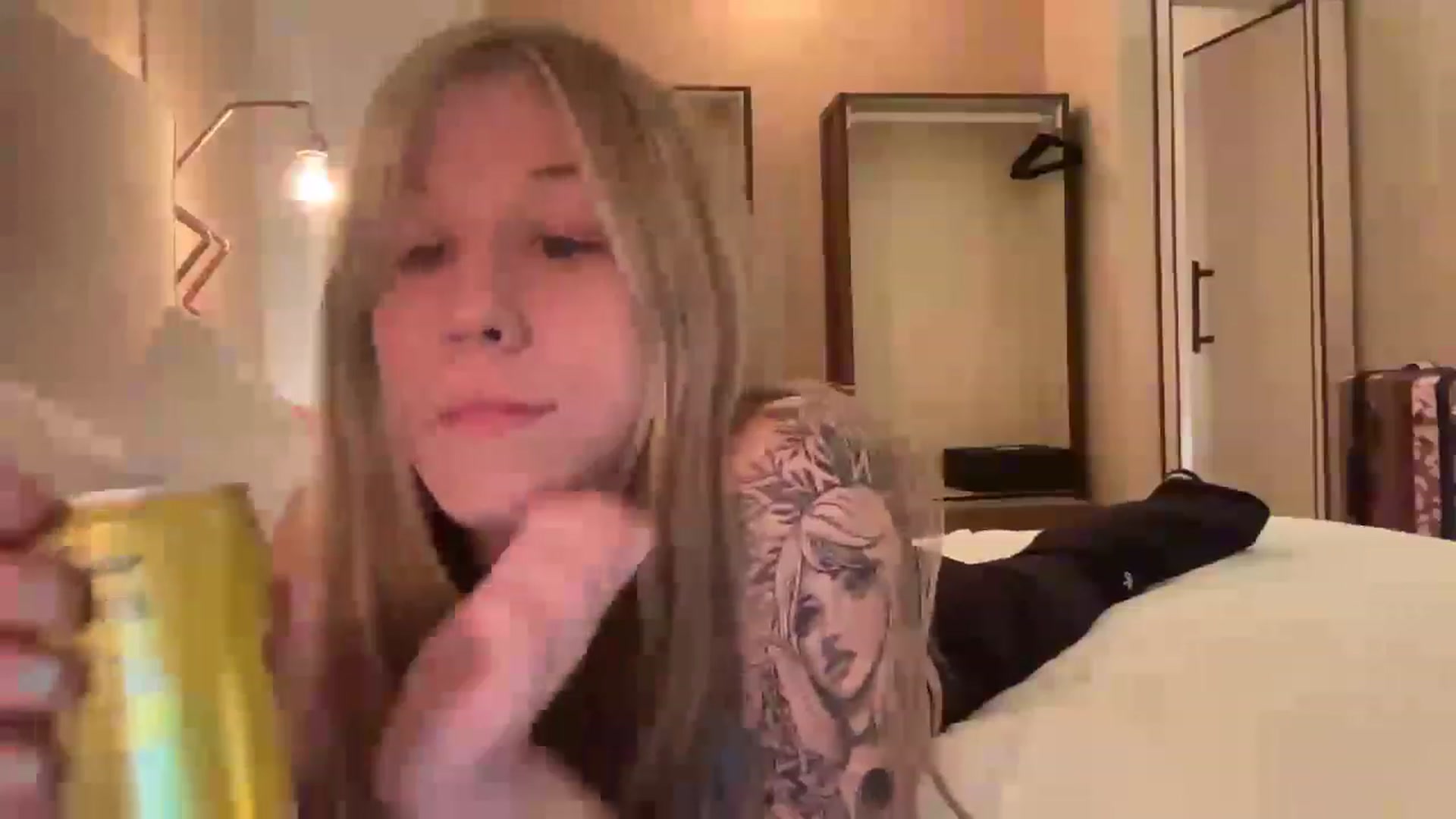 Gallery image thumbnail from Mochi's myfreecams stream on, 12/29/2022, 24:07 image 9 of 20