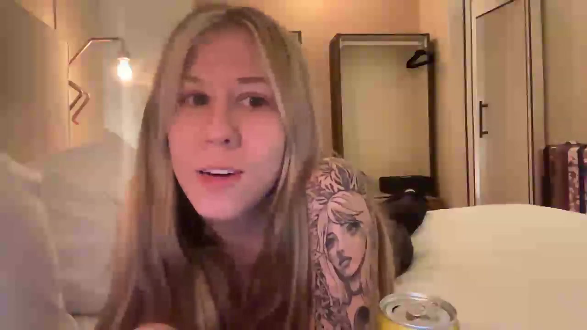 Gallery image thumbnail from Mochi's myfreecams stream on, 12/29/2022, 24:07 image 13 of 20