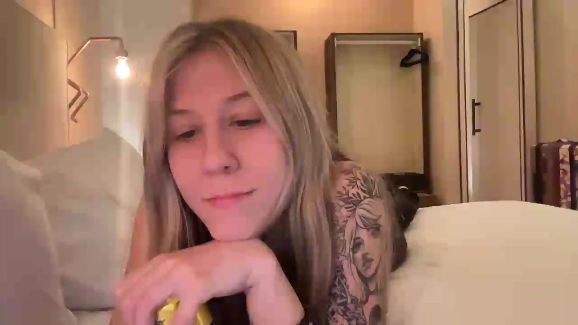 Gallery image thumbnail from Mochi's myfreecams stream on, 12/29/2022, 24:07 image 14 of 20