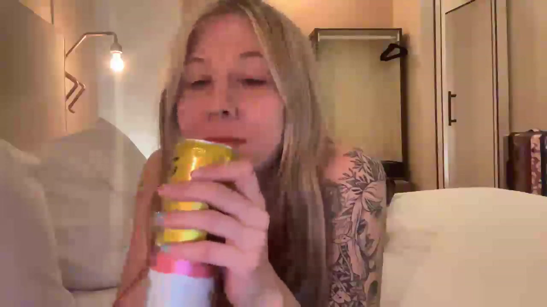 Gallery image thumbnail from Mochi's myfreecams stream on, 12/29/2022, 24:07 image 16 of 20