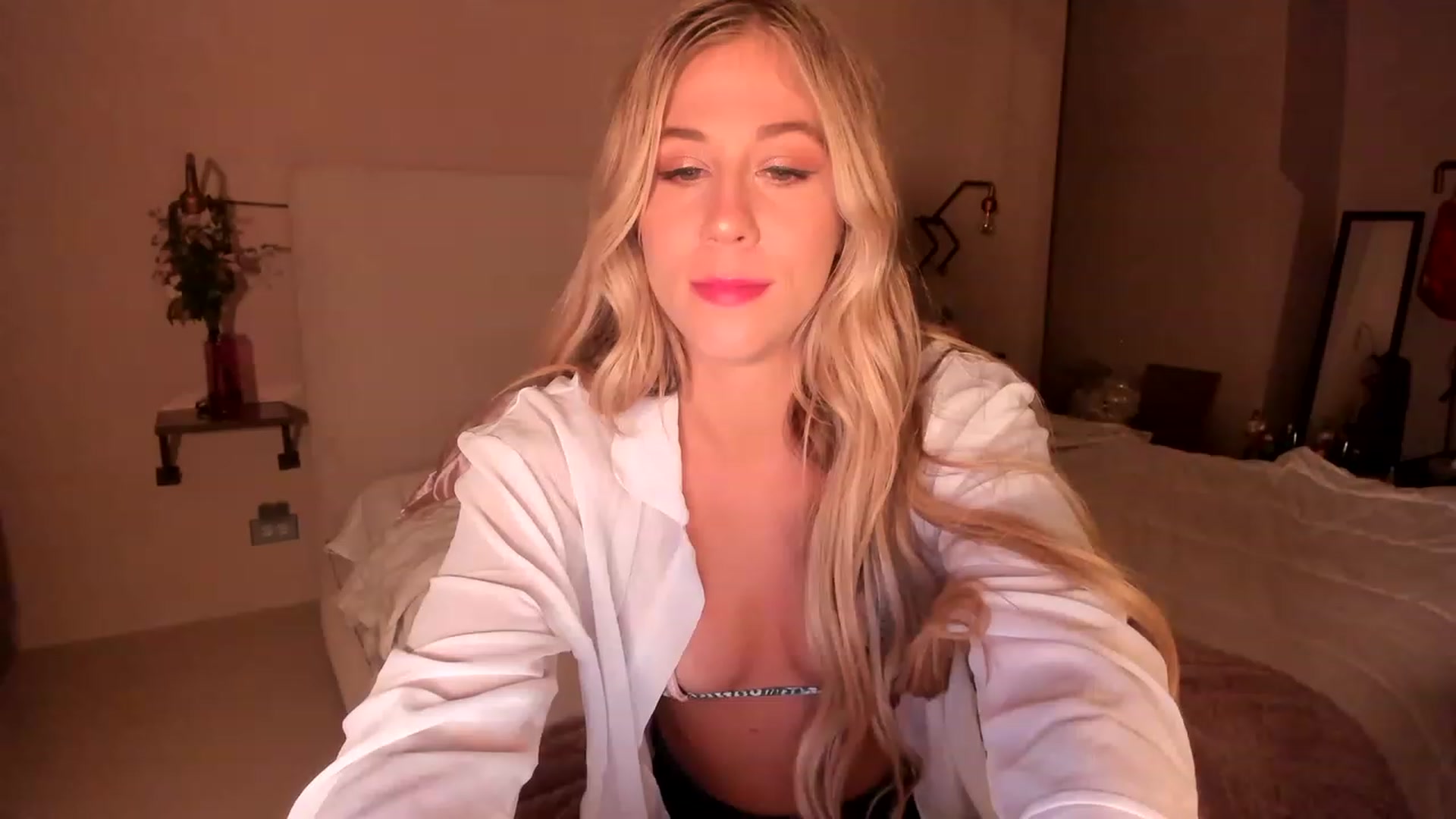 Gallery image thumbnail from Mochi's myfreecams stream on, 04/26/2023, 03:19 image 6 of 20