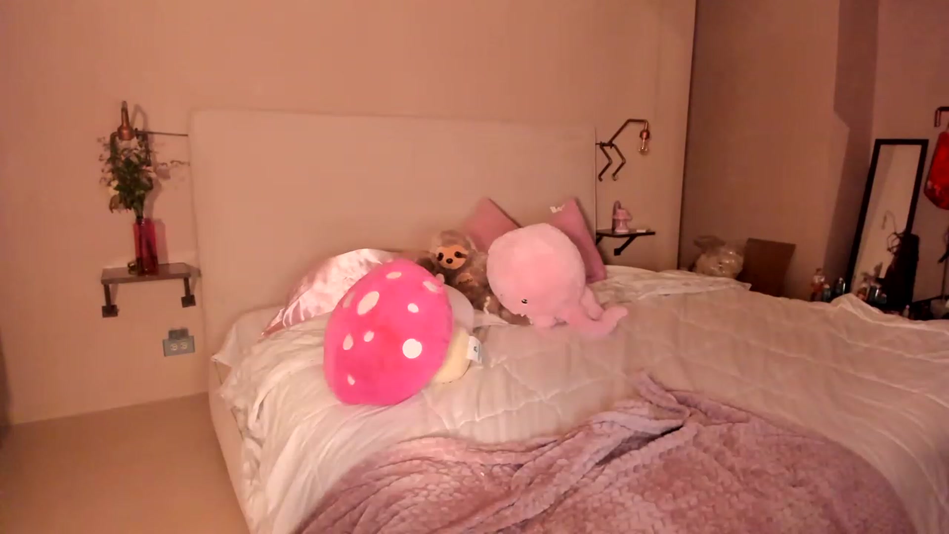 Gallery image thumbnail from Mochi's myfreecams stream on, 04/26/2023, 03:19 image 11 of 20