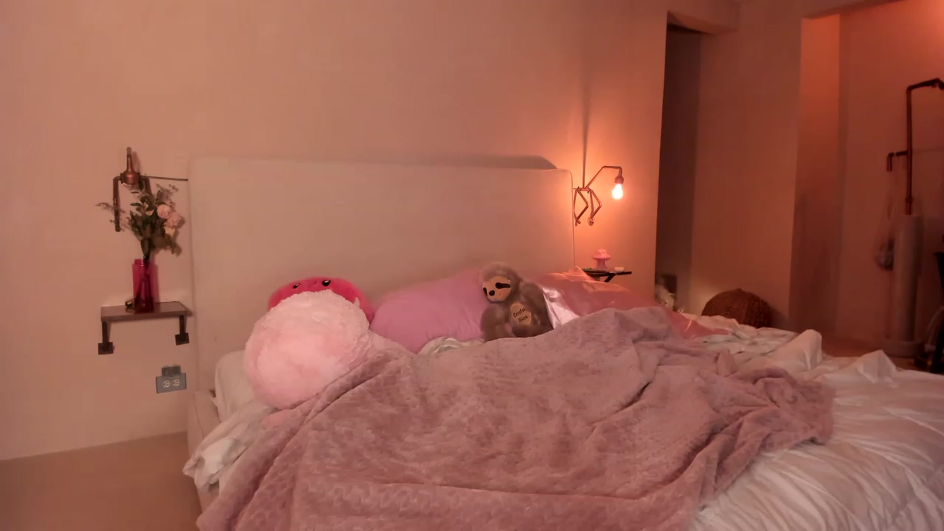 Gallery image thumbnail from Mochi's myfreecams stream on, 04/30/2023, 02:29 image 13 of 20