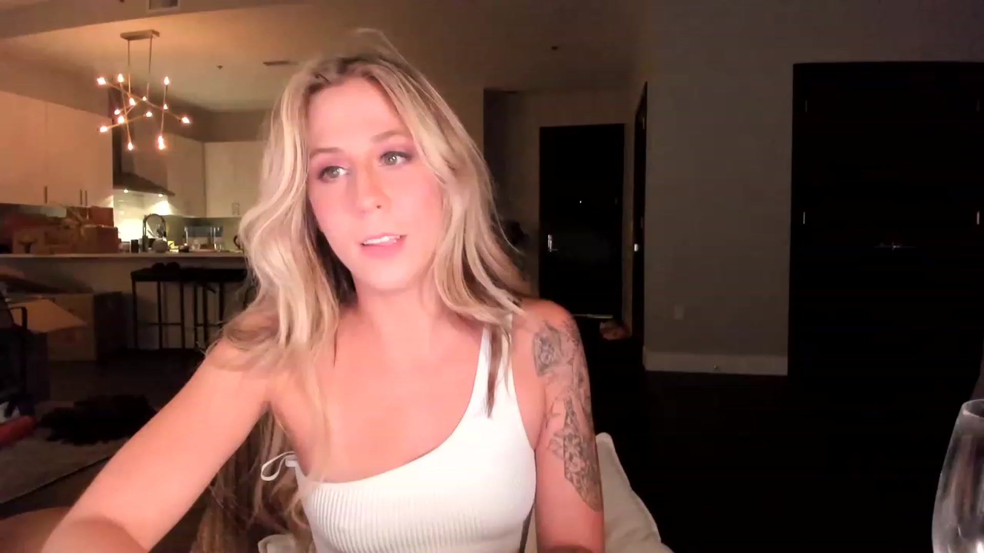 Gallery image thumbnail from Mochi's myfreecams stream on, 05/18/2023, 08:33 image 6 of 20