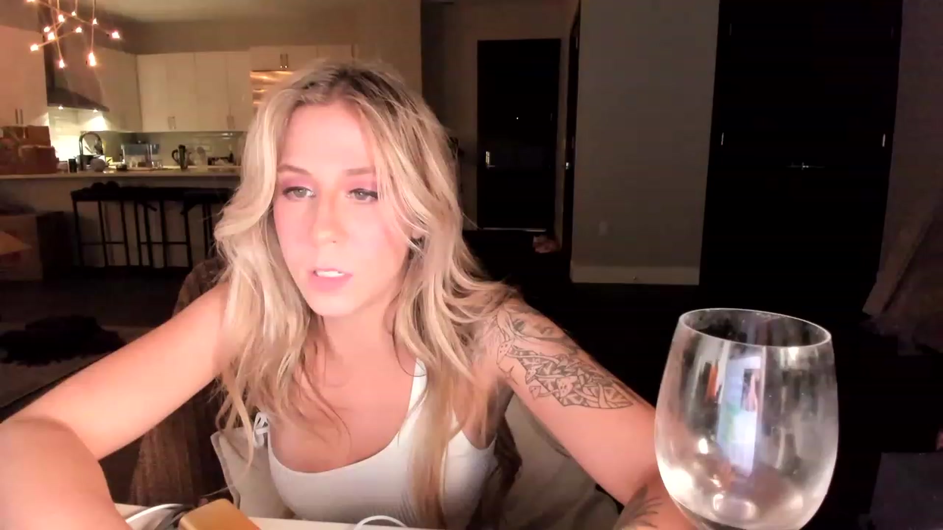 Gallery image thumbnail from Mochi's myfreecams stream on, 05/18/2023, 08:33 image 5 of 20