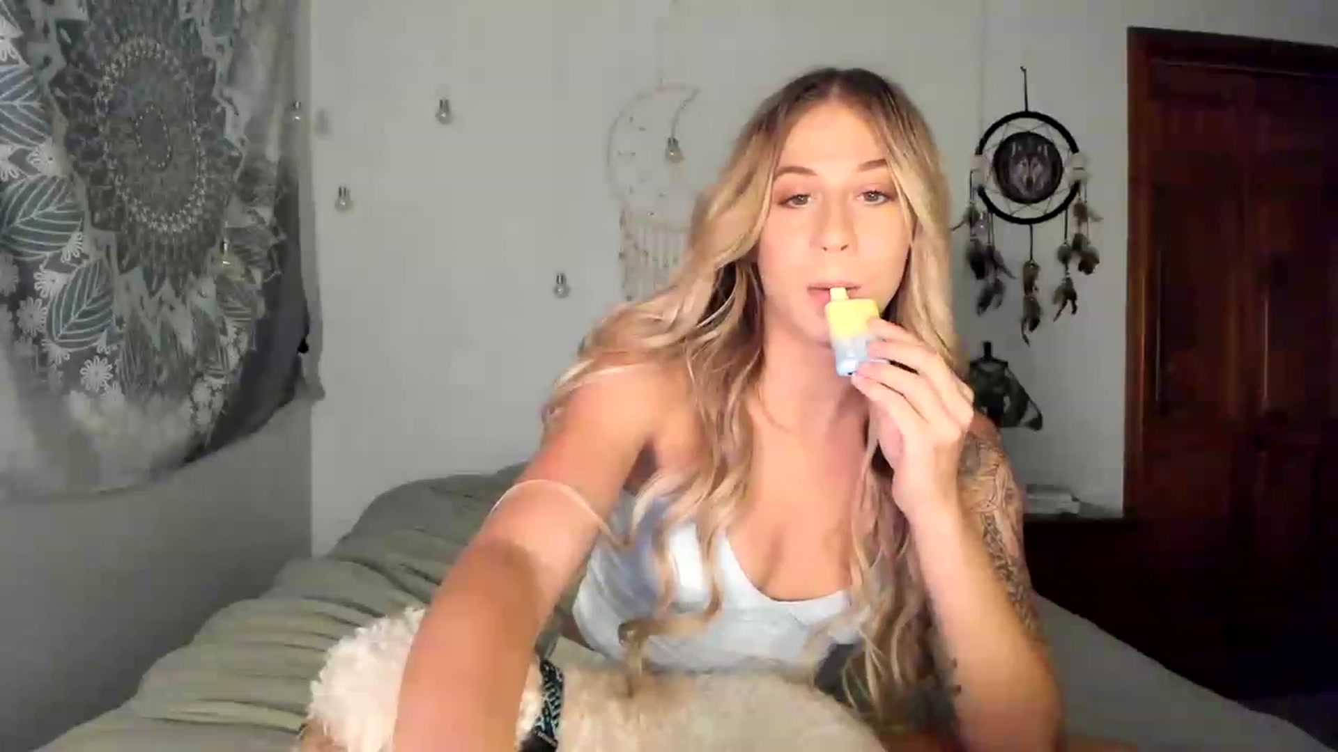 Gallery image thumbnail from Mochi's myfreecams stream on, 06/27/2023, 18:00 image 14 of 20