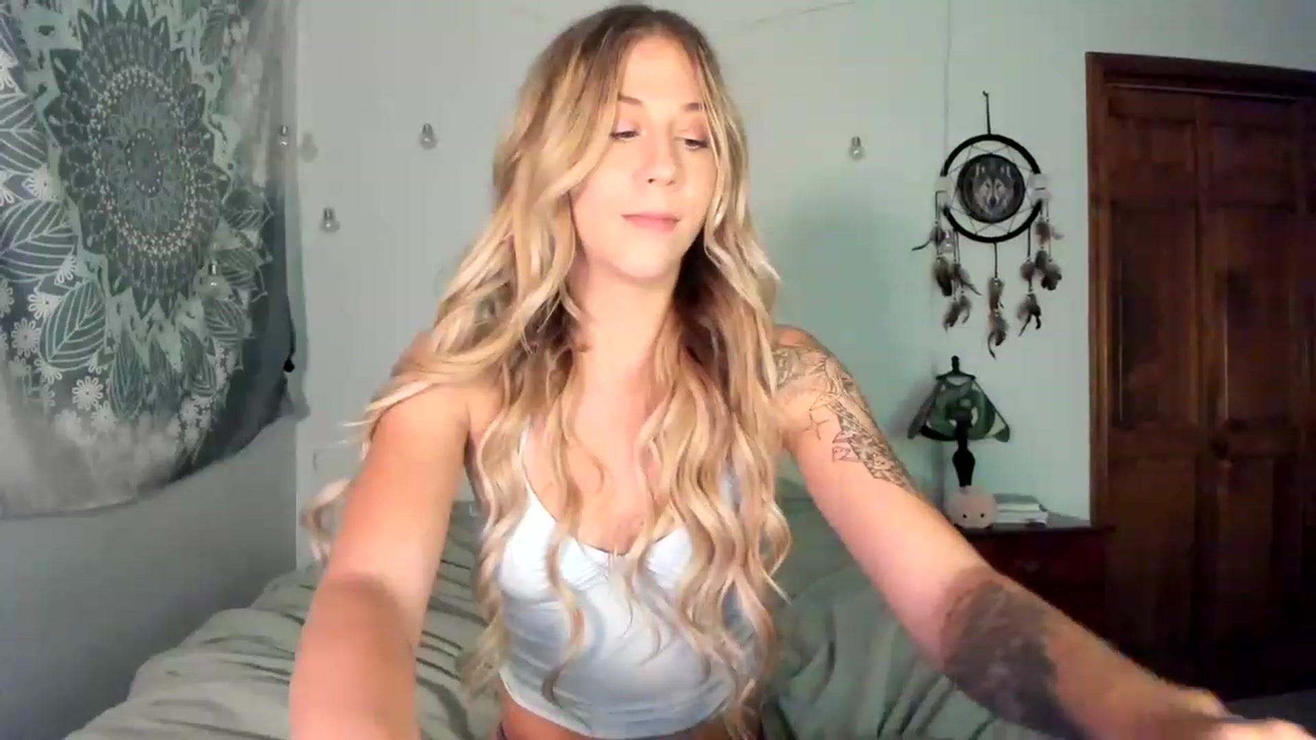 Gallery image thumbnail from Mochi's myfreecams stream on, 06/27/2023, 19:48 image 10 of 20