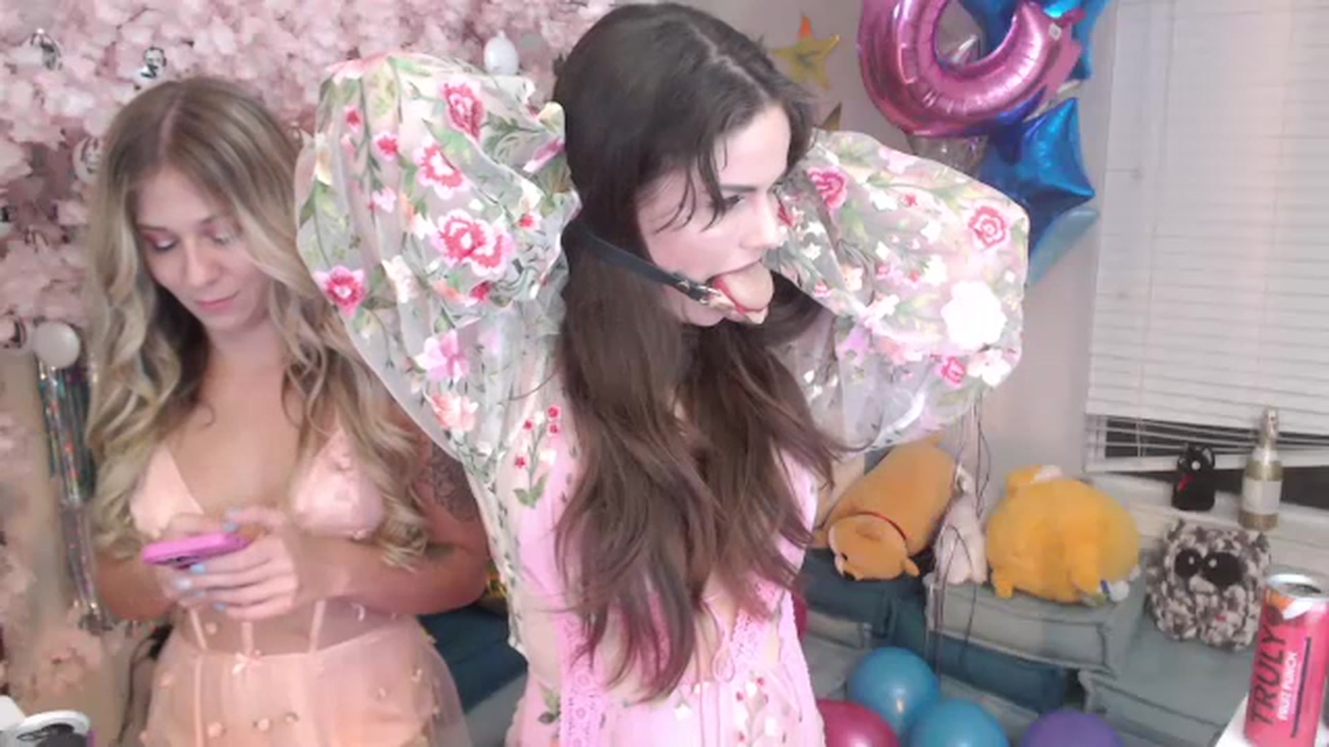Gallery image thumbnail from Mochi's myfreecams stream on, 07/01/2023, 04:47 image 4 of 20