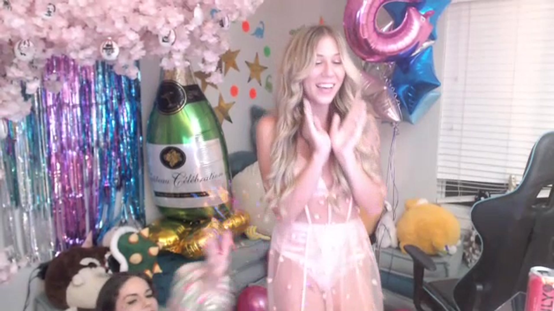 Gallery image thumbnail from Mochi's myfreecams stream on, 07/01/2023, 04:47 image 15 of 20