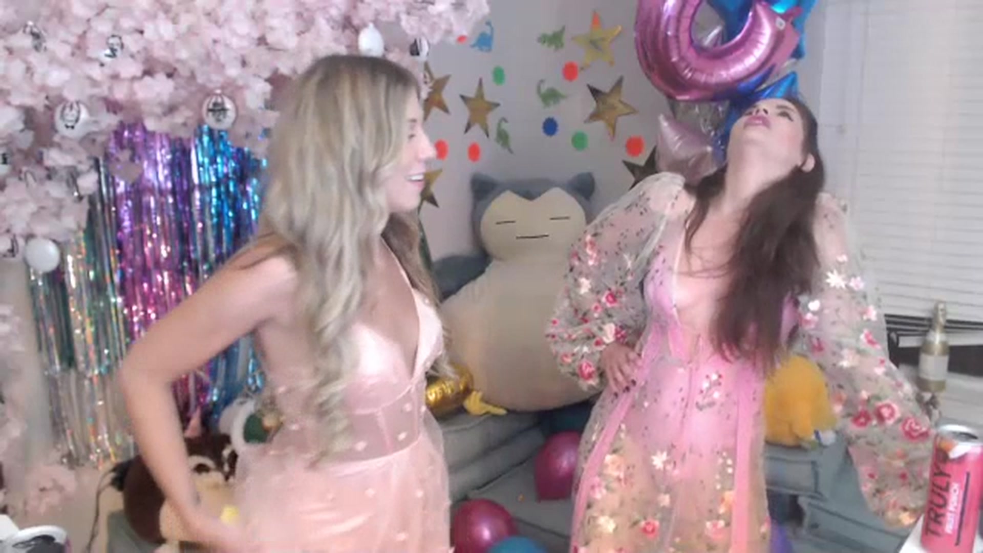 Gallery image thumbnail from Mochi's myfreecams stream on, 07/01/2023, 04:47 image 3 of 20