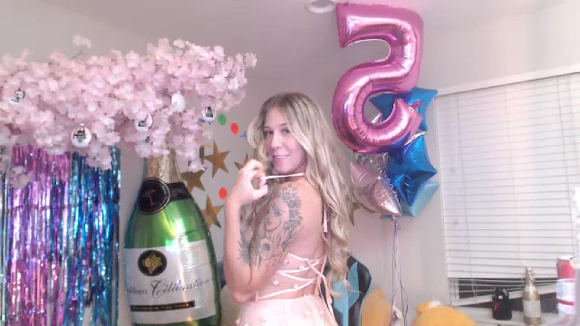 Gallery image thumbnail from Mochi's myfreecams stream on, 07/01/2023, 04:47 image 12 of 20