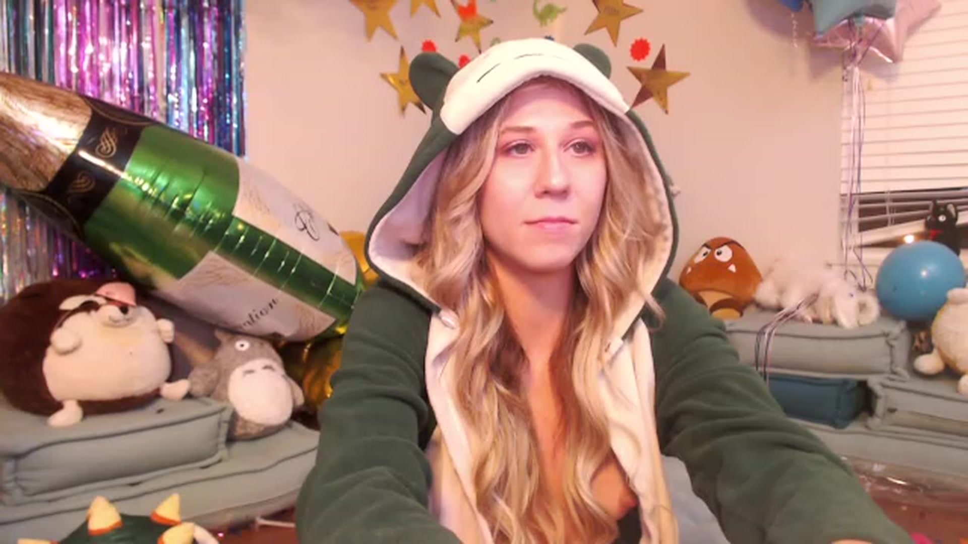 Gallery image thumbnail from Mochi's myfreecams stream on, 07/01/2023, 09:38 image 20 of 20