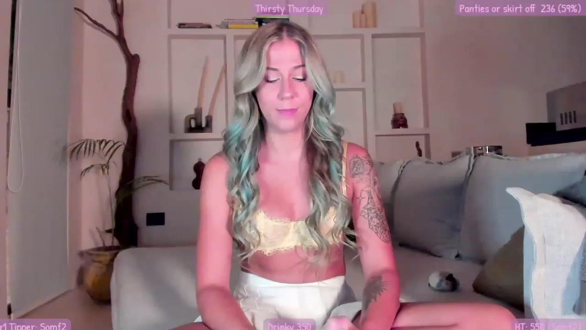 Gallery image thumbnail from Mochi's myfreecams stream on, 08/18/2023, 02:40 image 16 of 20