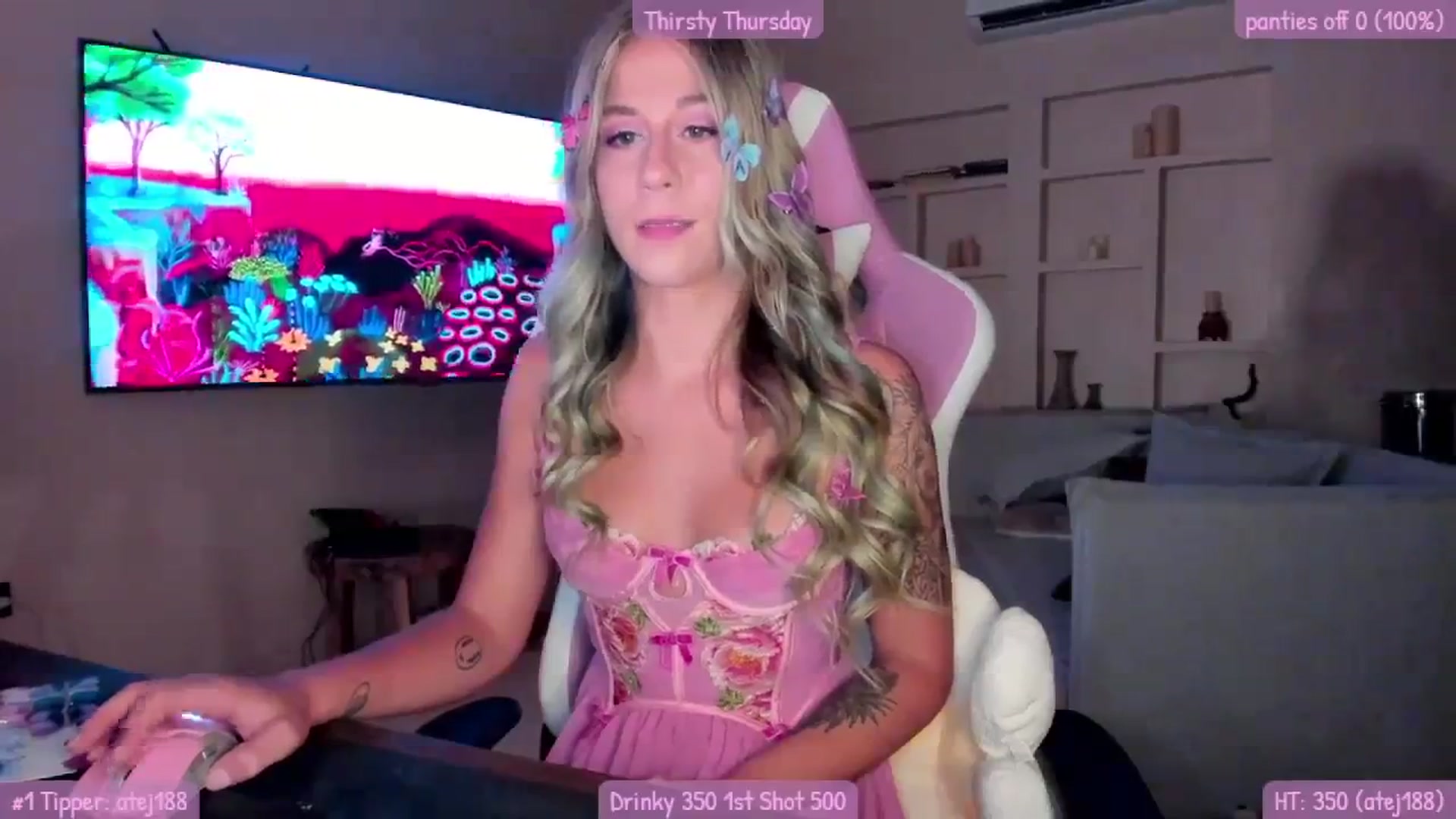 Gallery image thumbnail from Mochi's myfreecams stream on, 09/15/2023, 01:11 image 13 of 20